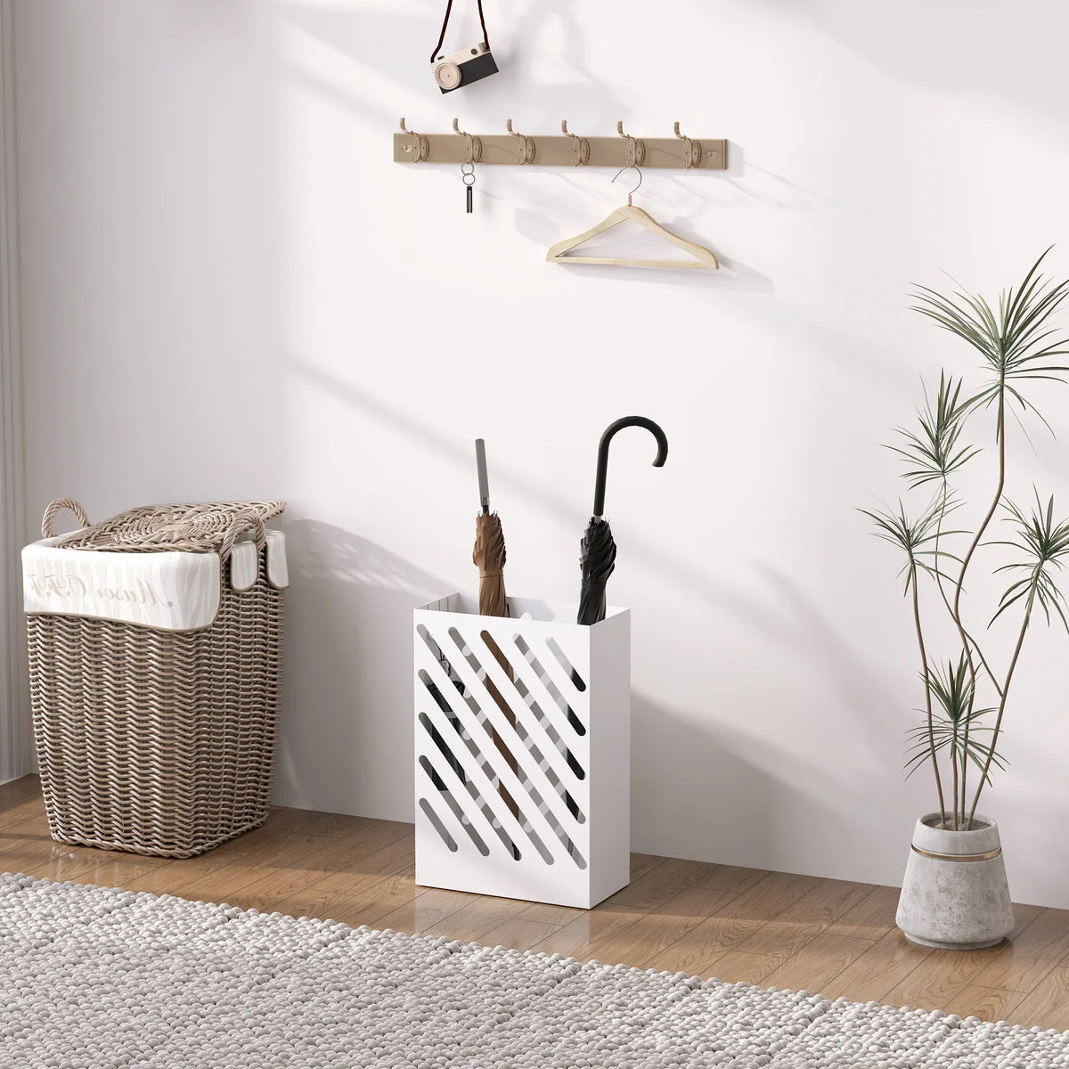 HOMCOM Portaombrelli con 4 Ganci e Vaschetta Raccogligocce Removibile - Portaombrelli per Bastoni da Passeggio e Ombrelli, Acciaio 28 x 14 x 41 cm Bianco