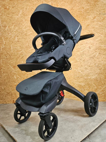 Stokke - Passeggino combinato Xplory (seduta sportiva e navicella) con accessori - Nero, in ottime condizioni