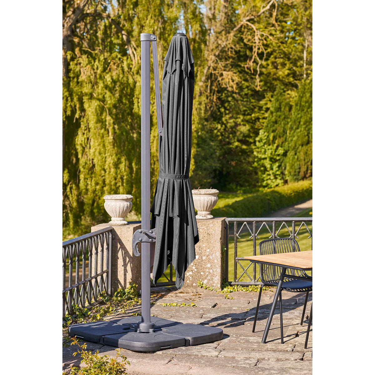 Ombrellone da giardino Solvien – di forma quadrata nero